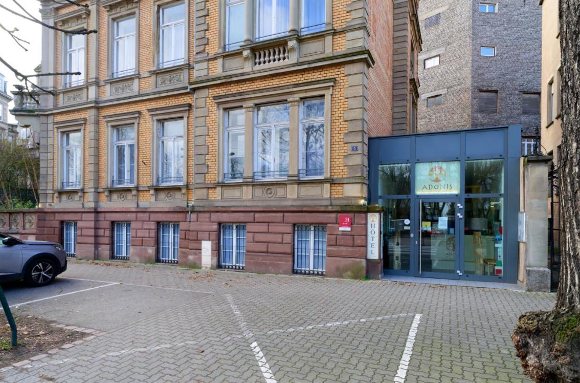 Adonis Straßburg